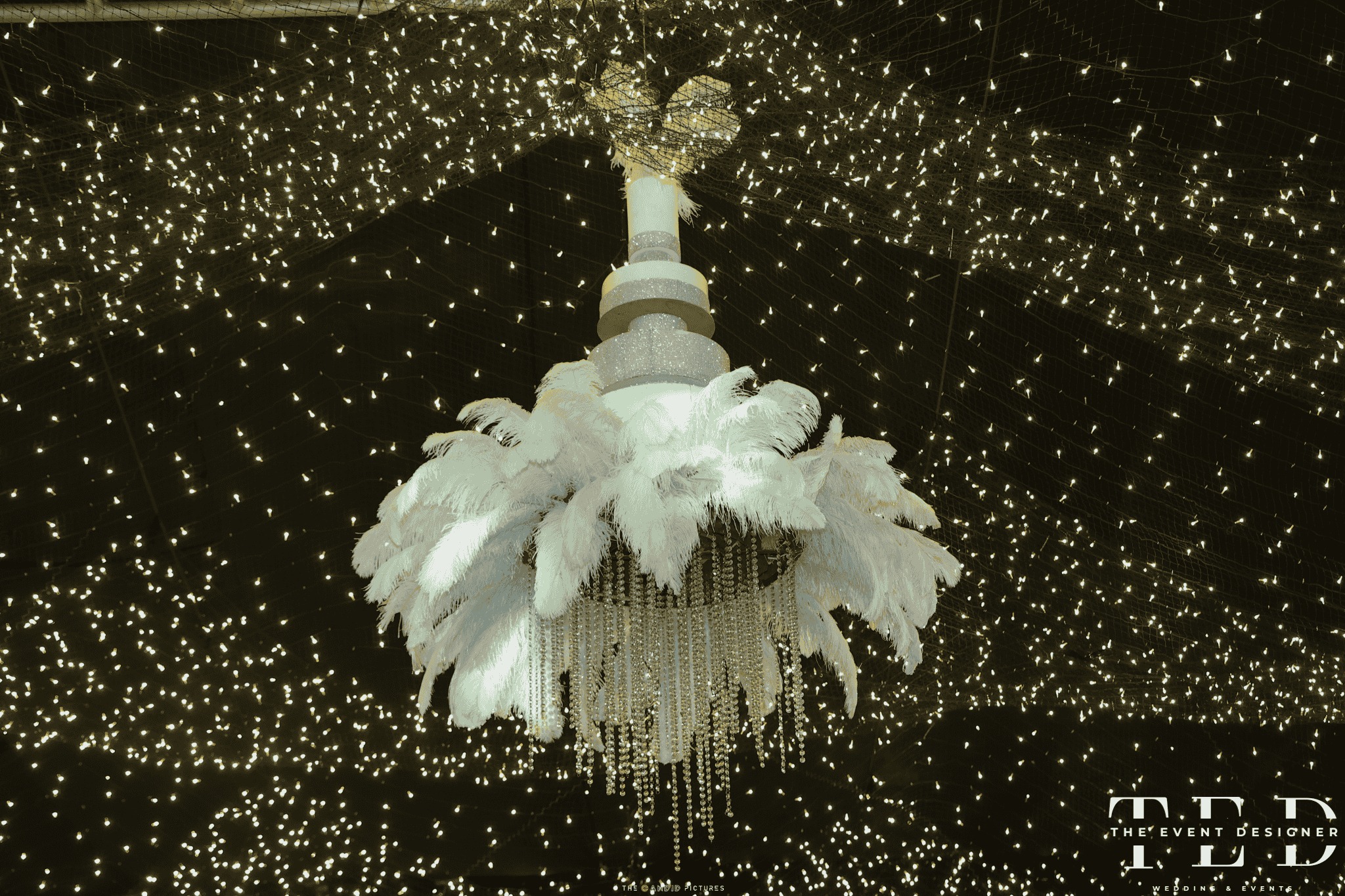 chandelier cake at parivarik milan