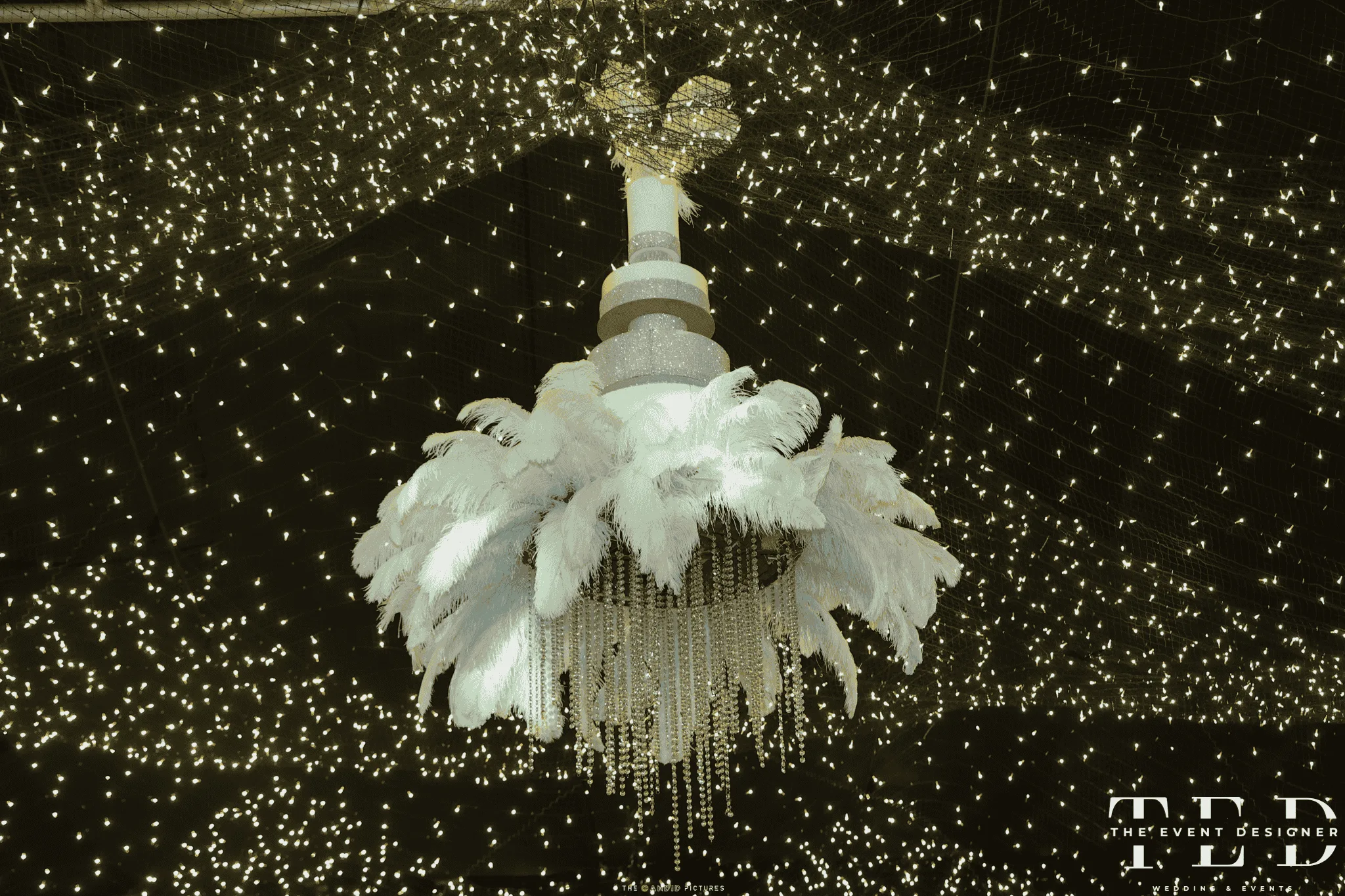 chandelier cake at parivarik milan
