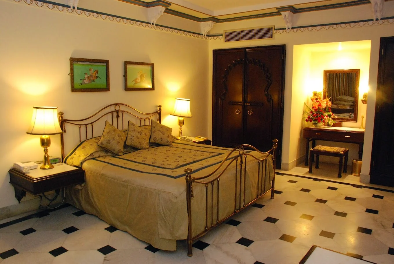 Shiv Niwas Palace Udaipur: Pre-Wedding Lunch Venue & Guest Accommodation | The Event Designer Shiv Niwas Palace Udaipur: Pre-Wedding Lunch Venue & Guest Accommodation | The Event Designer