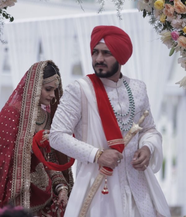 Beautiful-Wedding-Couple-Celebration-at-The-Leela-Palace-Jaipur-with-Elegant-Floral-Decor
