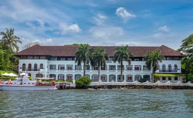 Brunton Boatyard - CGH Earth