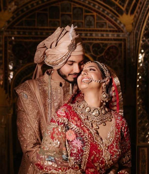 Royal-Couple-Portrait-with-Luxury-Wedding-Styling